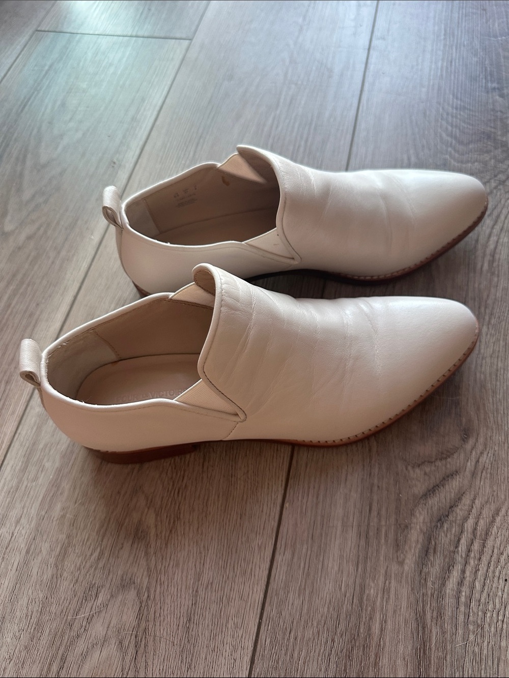 Pour La Victoire Leather Dress Shoes in White